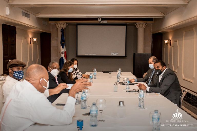 Viceministro Andrés Lugo sostiene encuentro con ONGs