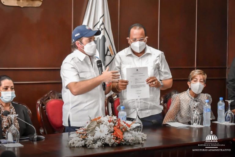 Gobierno entrega RD$48MM para remodelación del mercado municipal de Puerto Plata