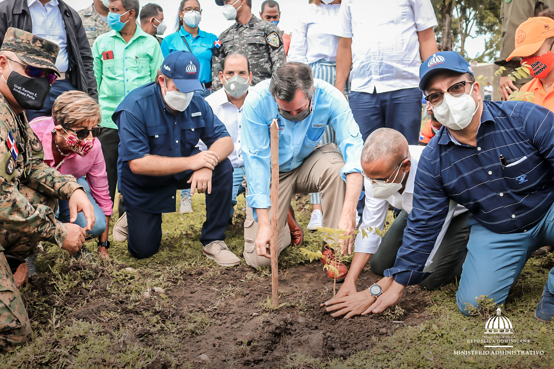 Ministro Paliza participa en siembra de árboles en distrito municipal Yásica Arriba de Puerto Plata