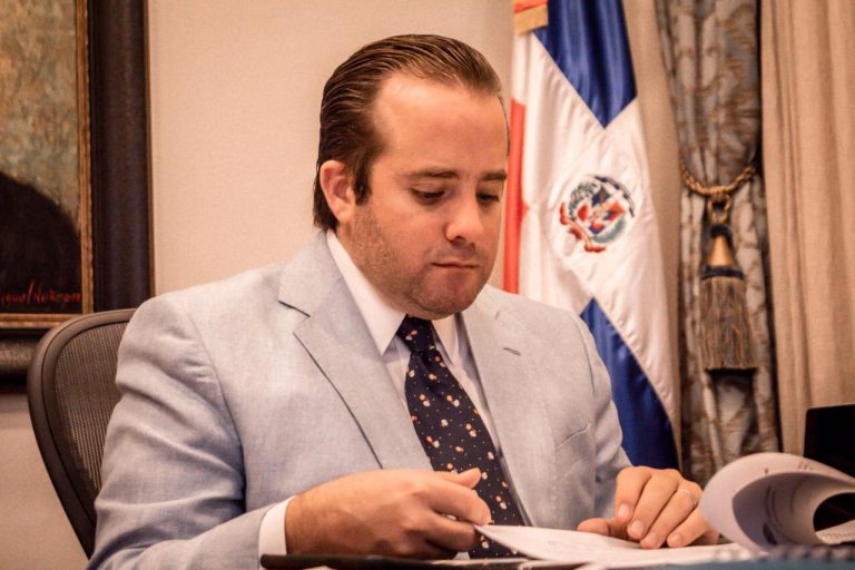 Ministerio Administrativo de la Presidencia presenta ahorros por 263 millones de pesos en primeros tres meses