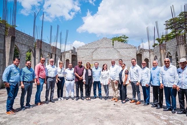 Gobierno entrega RD$20 millones para construcción de parroquias en Puerto Plata