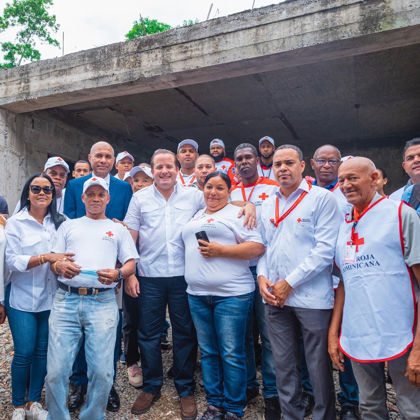 Paliza entrega aportes remodelación parroquia en Cotuí y construcción hogar Cruz Roja en Bonao