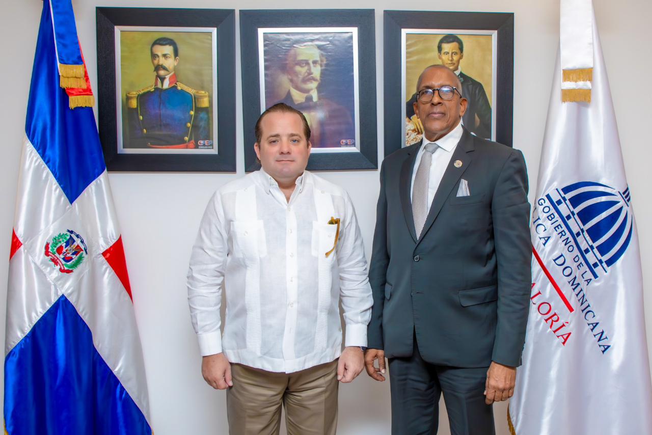 Ministro José Paliza visita Contraloría General de la República para finalizar procesos de auditorias
