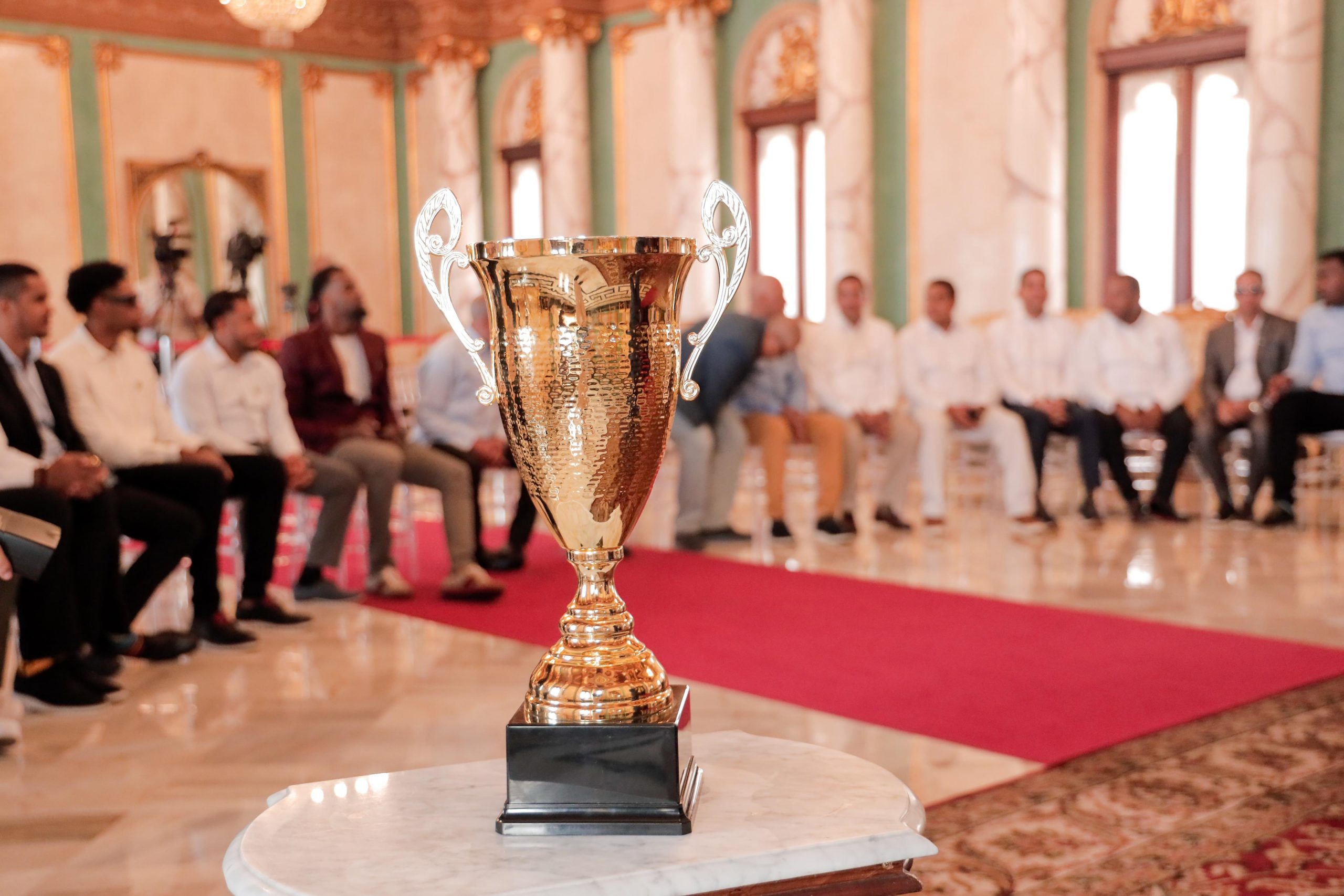 Equipo campeón del Torneo de Baloncesto Superior visita Palacio Nacional tras conquistar su décima corona