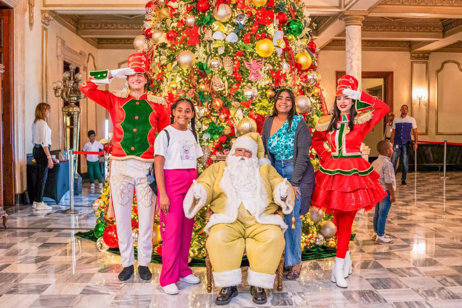 ´Viva la Navidad 2024´recibe a cientos de ciudadanos en la Casa de Gobierno