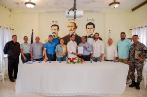 Gobierno entrega certificaciones de fondos para obras y compras de equipos en Gaspar Hernández