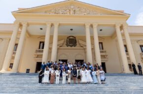 Presidente Abinader recibe a estudiantes meritorios hijos de padres dominicanos en Nueva York