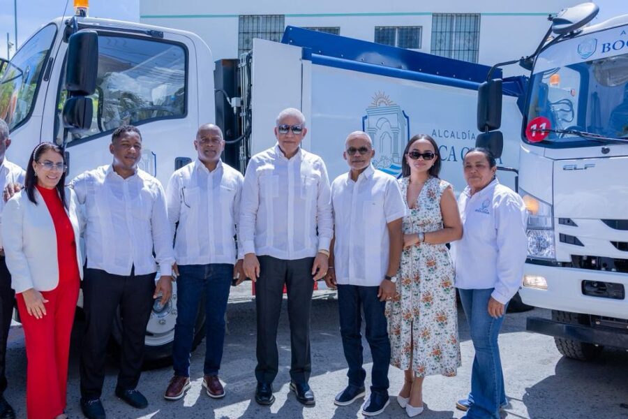 Ministro Bautista destaca solidaridad del presidente Luis Abinader con gobiernos locales al entregar maquinarias a la alcaldía de Boca Chica
