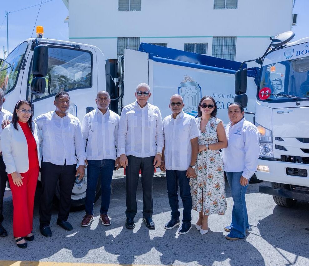 Ministro Bautista destaca solidaridad del presidente Luis Abinader con gobiernos locales al entregar maquinarias a la alcaldía de Boca Chica