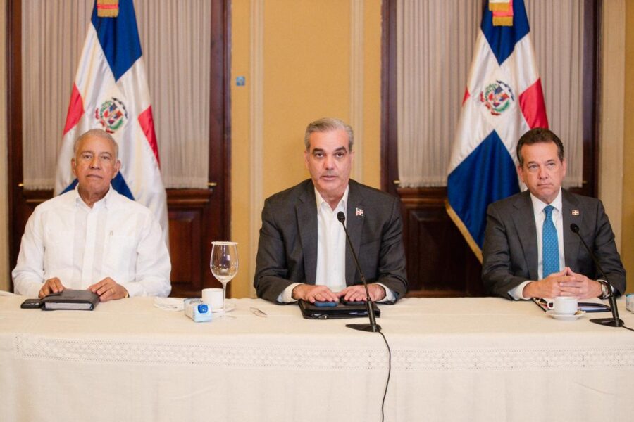 Presidente Abinader impulsa acciones para garantizar abastecimiento y estabilidad de precios durante la temporada navideña en todo el país