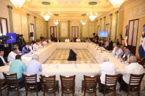 Ministro Bautista participa en reunión presidida por el presidente Abinader para dar seguimiento a daños causados por fenómeno atmosférico Melissa