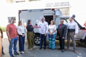 Ministro Bautista entrega donación de 21.7 millones a Santuario de Moca y una ambulancia en José Contreras