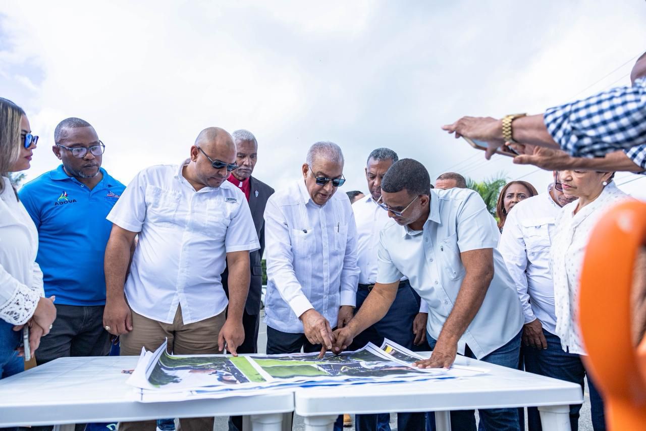 Ministro Bautista y alcalde Roely Thomas dejan iniciada construcción de distribuidor de tránsito de Puerto Plata-Espaillat