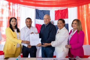 Gobierno entrega más de RD$85 millones para construcción de obras en Azua