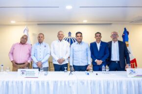 Ministro Bautista encabeza acto...