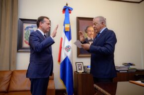 Ministro Andrés Bautista juramenta a Víctor Ito Bisonó al frente del Ministerio de Vivienda