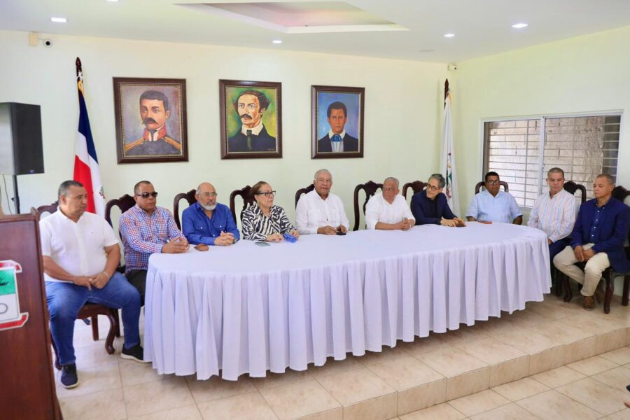 Gobierno entrega RD$25 millones al Ayuntamiento de Licey al Medio para remozamiento del palacio municipal y cementerio
