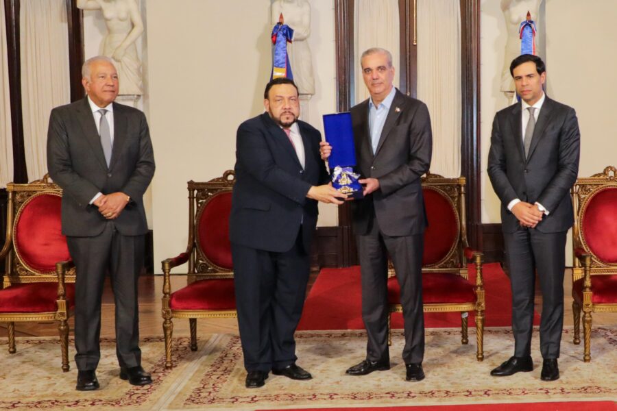 Presidente Abinader otorga condecoración póstuma de la Orden del Mérito de Duarte, Sánchez y Mella en el Grado de Gran Cruz Placa de Oro, al expresidente Ulises Francisco Espaillat