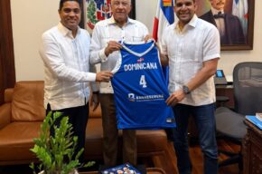 Ministro Andrés Bautista apoyará al equipo nacional de basket en Ventana Copa Mundial