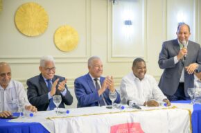 Ministro Andrés Bautista inicia trabajos en el Comité Organizador del 50º Torneo de Baloncesto Superior del Distrito 2026
