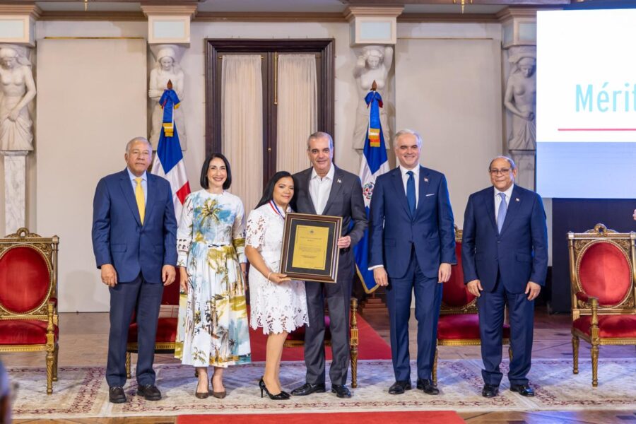 Presidente Abinader entrega Medalla al Mérito Magisterial 2026 y reconoce el aporte de docentes al desarrollo del país