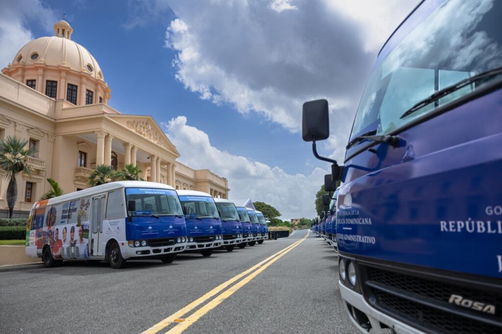 Entrega de autobuses