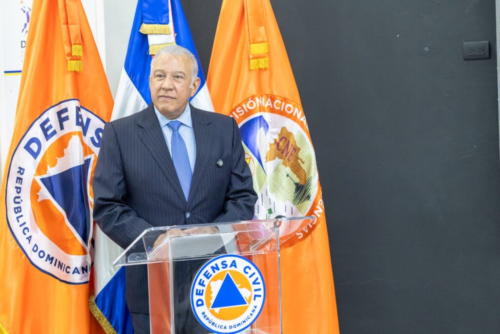 Juramentan nuevo director del COE
