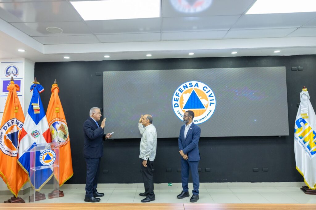 Juramentan nuevo director de la Defensa Civil
