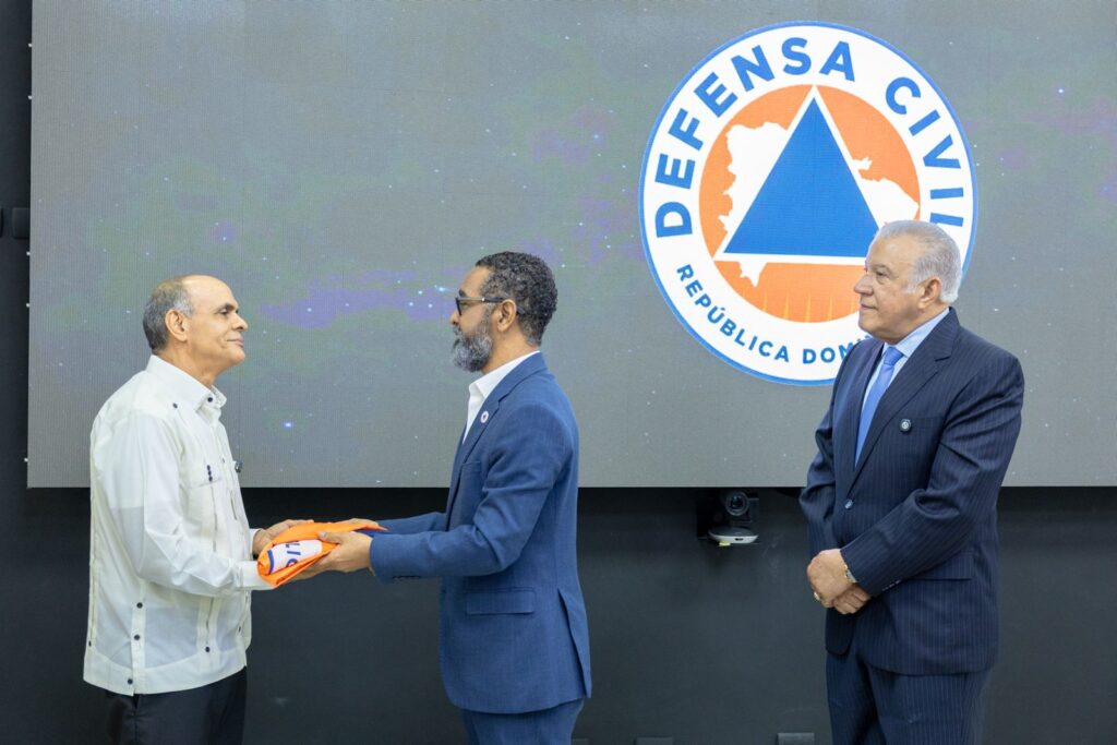 Juramentan nuevo director de la Defensa Civil