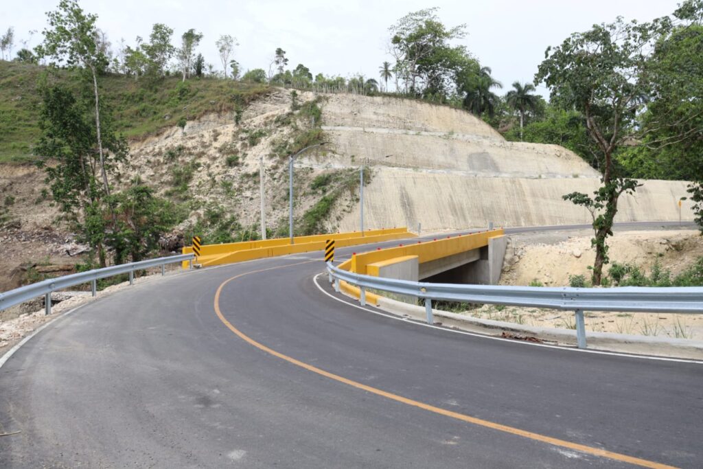 Inauguran carretera 
