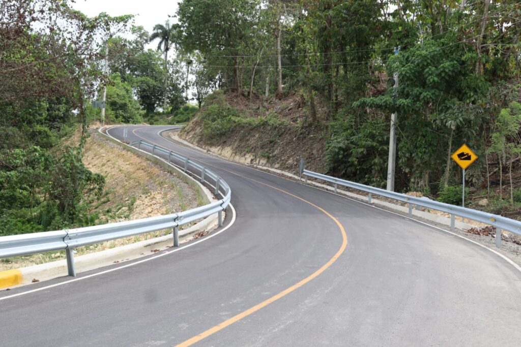 Inauguran carretera 