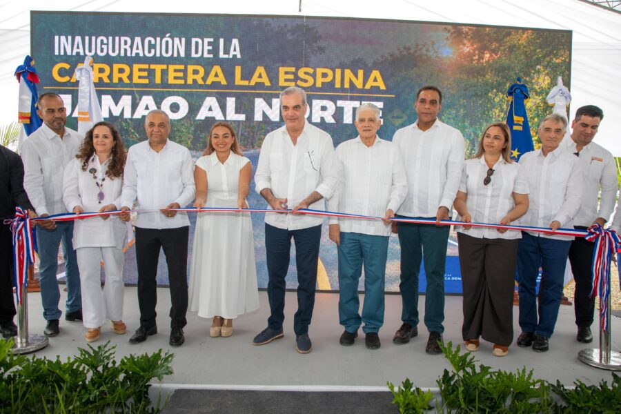 Presidente Abinader inaugura carretera Las Espinas en Jamao al Norte transformando el aislamiento en conectividad
