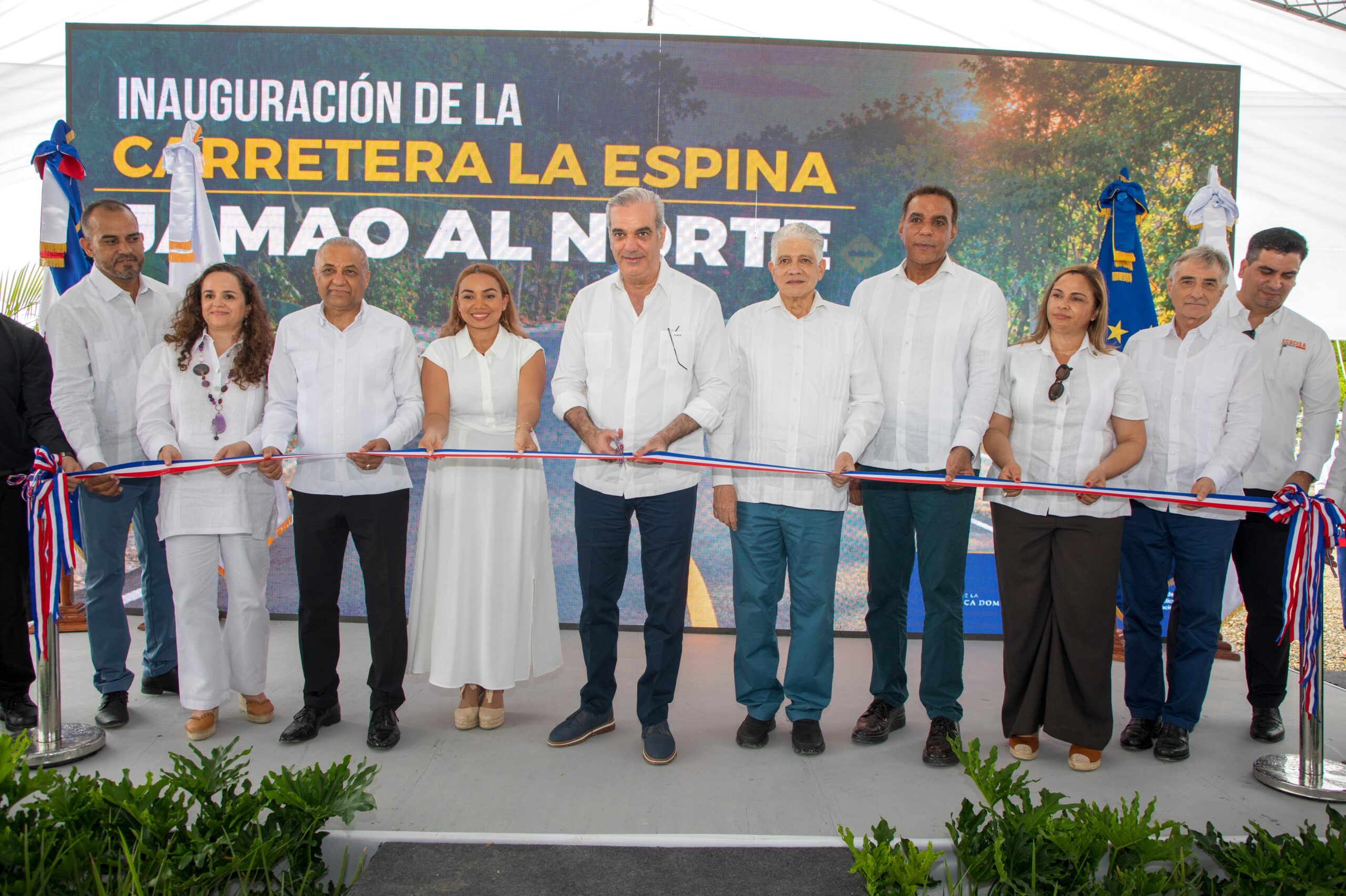 Presidente Abinader inaugura carretera Las Espinas en Jamao al Norte transformando el aislamiento en conectividad