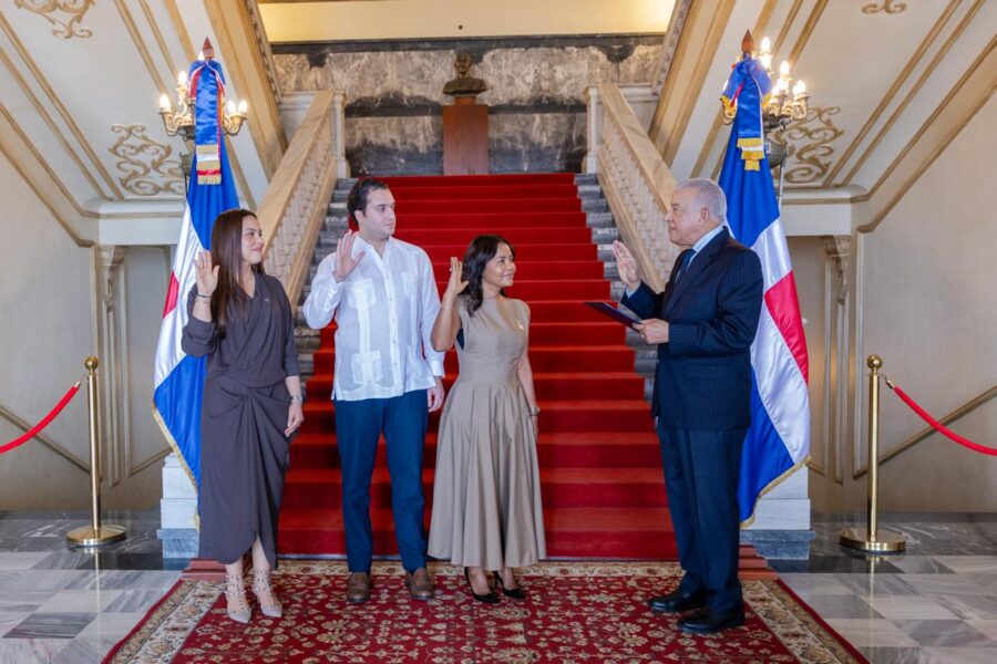Ministro Andrés Bautista juramenta nuevo viceministro y dos viceministras del MAPRE