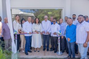 Ministro Andrés Bautista entrega funeraria en La Salvia–Los Quemados y Blanco en Monseñor Nouel, una obra esperada por 15 años
