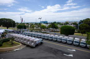 El presidente Luis Abinader, a través del Mapre, entregó 50 camiones compactadores para garantizar una recogida de basura más eficiente
